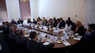 عاجل: لعليمي يحشد الموقف العربي من لندن لدعم استعادة الدولة ومواجهة المشروع الإيراني ويخاطب السفراء: لا نريد منكم أن تخوضوا المعركة نيابة عنا.. وهذه مطالبنا