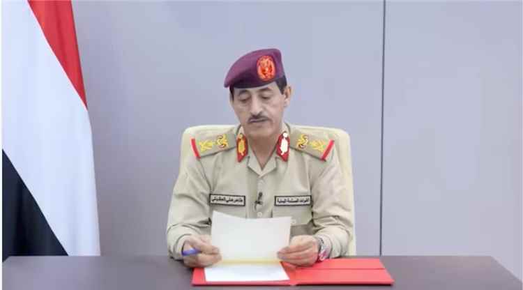 عاجل : وزير الدفاع: اختراق الأجواء اليمنية من قبل الطيران الإيراني لن يمر دون رد (فيديو)