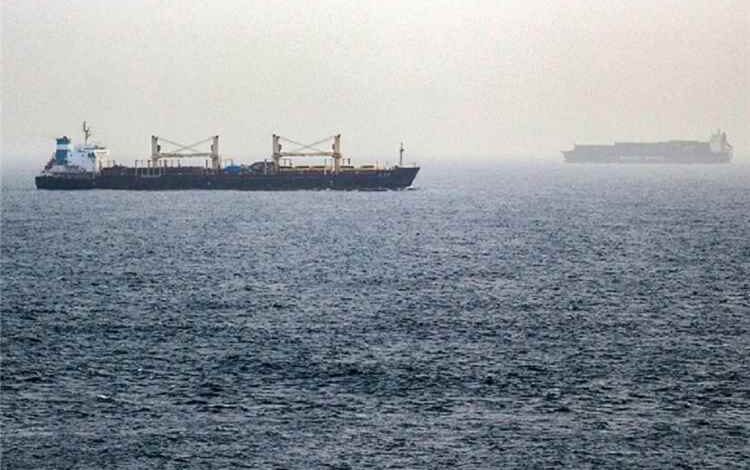 المشهد اليمني - عبور 25 سفينة باب المندب مع استمرار الحظر على السفن السعودية