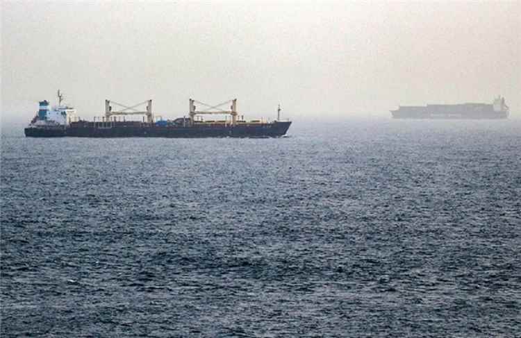 المشهد اليمني - عبور 25 سفينة باب المندب مع استمرار الحظر على السفن السعودية
