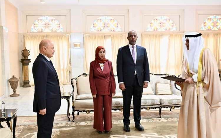 المشهد اليمني - في أول تصريح له بعد تقديم أوراق اعتماده... سفير الكويت يعلن عن موقف جريء وقوي بشأن اليمن