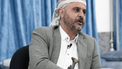 في ظهور إعلامي مرتبك وقلق.. قيادي حوثي يهدد بتصفية «ميرا صدام حسين» واغتيال الشيخ فدغم في مطارح الكرامة بالريان