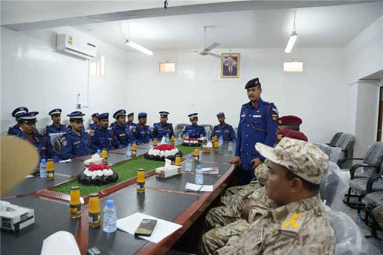 قائد المنطقة الأولى يشهد حفل استقبال الضباط الجدد ويؤكد على أهمية الاستفادة من خبراتهم لتعزيز الجاهزية