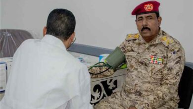 قائد المنطقة العسكرية الثانية يتفقد فعاليات اليوم الطبي المفتوح لمرضى القلب والضغط والسكري بمستشفى ٢٤ إبريل العسكري في المكلا