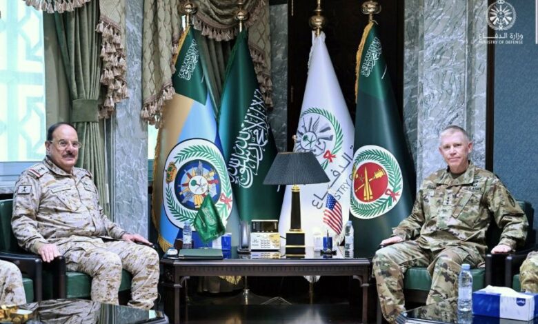 قادة الدفاع الجوي السعودي والأمريكي يبحثان تعزيز التعاون وسط تصاعد التهديدات الإيرانية والحوثية