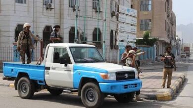 قبضة الأمن تطارد الهاربين.. شرطة عدن تُسقط متهمين في قضيتي شروع بالقتل بعد ملاحقات أمنية