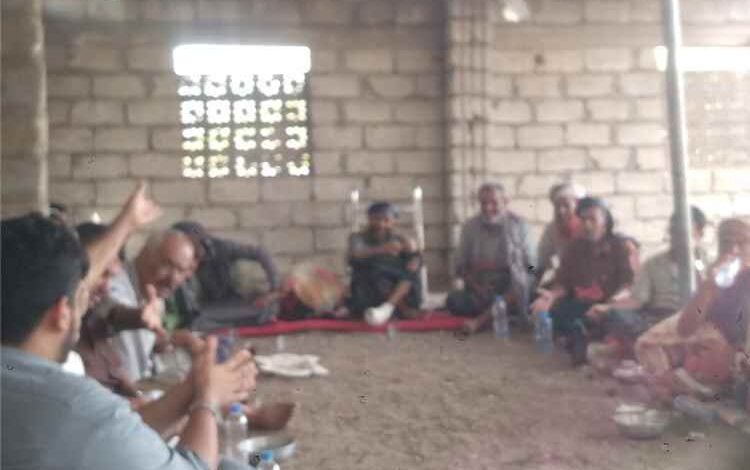 قبيلة الجعادنة تؤكد تمسكها بالدولة وتطالب بالكشف عن مصير المختطف عشال