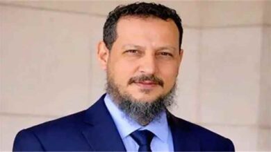 قرارات ساخنة تهز عدن.. المحافظ عبدالرحمن شيخ يُجري تغييرات واسعة في قيادة المديريات والمكاتب التنفيذية