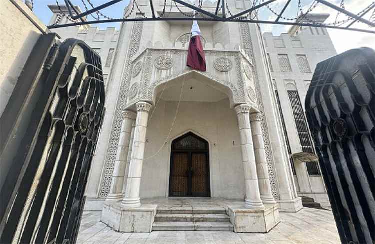 قطر تنفي استضافة وفد إيراني في سفارتها بدمشق