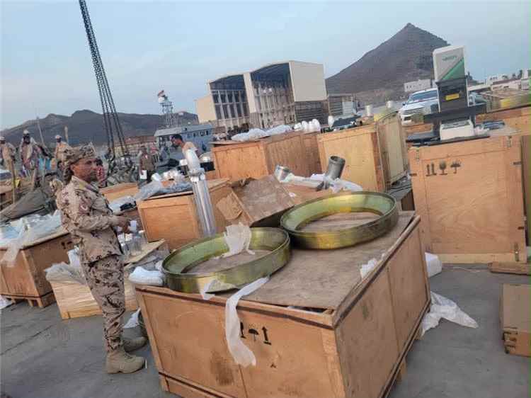 قوات العمالقة  تحبط تهريب مواد نوعية لتصنيع الأسلحة كانت في طريقها إلى الحوثيين عبر باب المندب