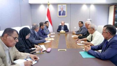 قيادة السلطة المحلية بالعاصمة عدن تستعرض أمام رئيس الوزراء أولويات الخدمات والتنمية بالعاصمة