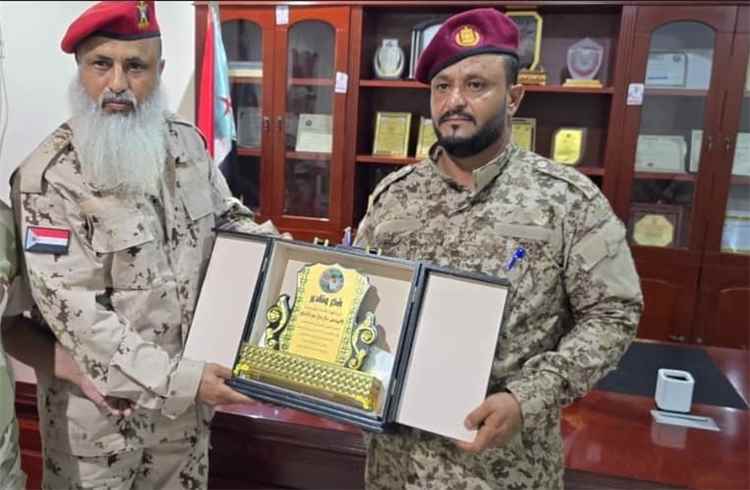 قيادة اللواء الثالث دعم وإسناد تكرم العميد منير سالم بدرع "الوفاء"