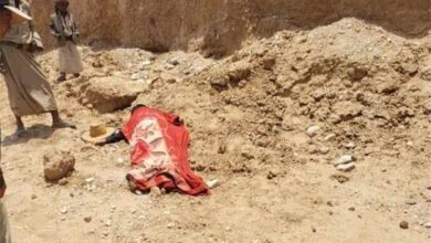 قيادي حو_ثي يعتدي على امرأة في ريمة خلال احتجاجها على هدم مقبرة