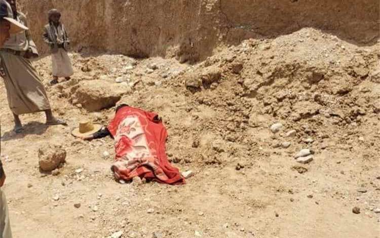 قيادي حو_ثي يعتدي على امرأة في ريمة خلال احتجاجها على هدم مقبرة