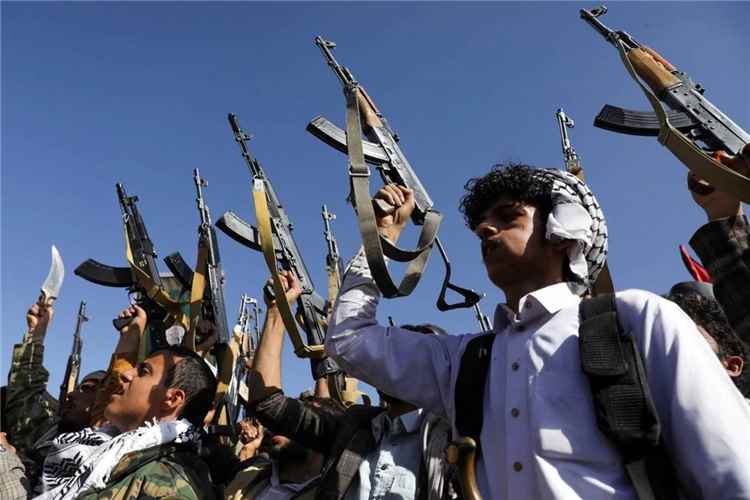 المشهد اليمني - قيادي منشق عن الحوثيين يكشف لصحيفة عبرية ثغرات الجماعة وتكتيكاتها الإقليمية