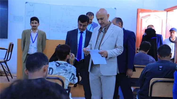 كلية الطب بجامعة اقليم سبأ تجري اختبارات المفاضلة لقبول الدفعة السابعة