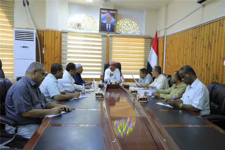 لجنة المناقصات الفرعية بوادي حضرموت تُرسي سبعة مشاريع تعليمية وصحية وخدمية بأكثر من 634 مليون ريال