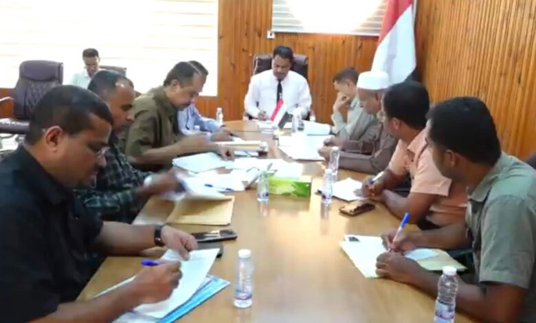 لجنة المناقصات بوادي حضرموت تحيل مشاريع تعليمية للجنة الفنية وتُرسي مشروع المجمع الحكومي بحورة ووادي العين