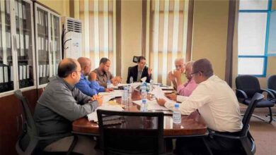 لجنة برئاسة العطاس تبحث معالجة أوضاع متعاقدي تربية ساحل حضرموت إدارياً ومالياً
