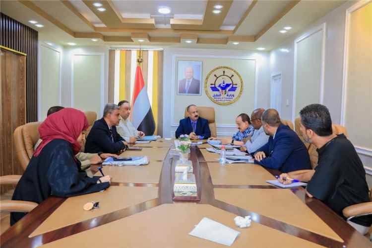 لجنة برئاسة وزير النقل تناقش استكمال الإجراءات الرسمية لاعتماد مشروع ميناء قنا بمحافظة شبوة