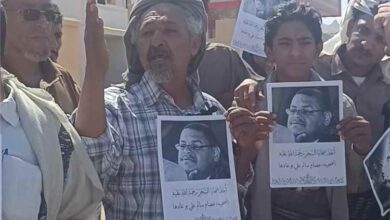 المشهد اليمني - لجنة مكافحة السحر بميفعة تنظم وقفة تضامنية مع ضحايا السحر وتسلم رسائل للنيابة والقضاء
