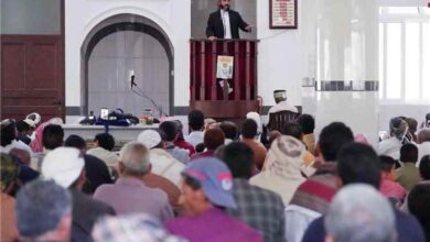 المشهد اليمني - محافظ أبين الرباش خطيباً للجمعة في مسجد السورق بمديرية سباح