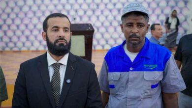 محافظ أبين: عمال النظافة يحظون برعاية خاصة ونعمل على تحسين أوضاعهم المعيشية والصحية