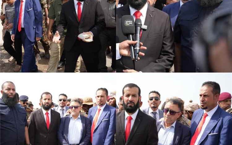 محافظ أبين يضع حجر أساس تعويضات "العلم" ويعطي الأولوية للمواطن