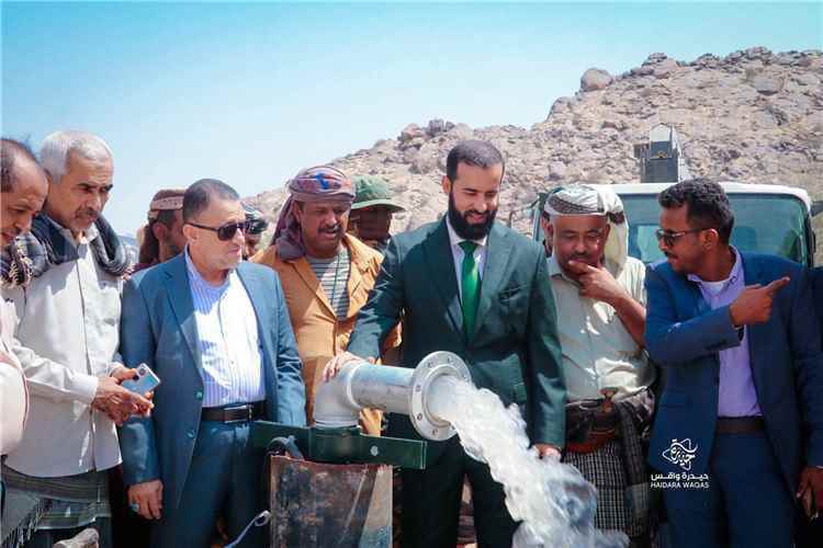محافظ أبين يفتتح المرحلة الثانية لمياه أمصرة ويدشن المرحلة الأخيرة لمياه لودر في خطوة لتخفيف معاناة المواطنين
