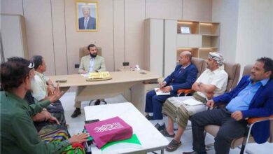 محافظ أبين يلتقي مدير عام مديرية سباح ويناقش احتياجات المديرية