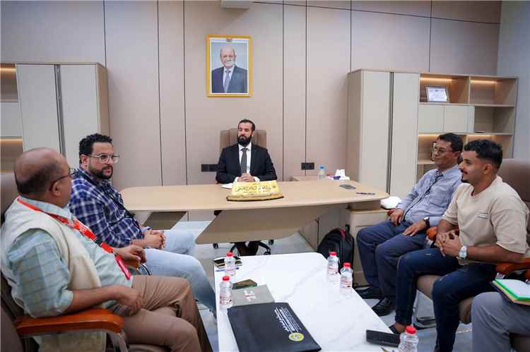 محافظ أبين يلتقي وفد منظمة "أكشن فور هيومانيتي" ويؤكد أهمية توسيع تدخلاتها الإنسانية والتنموية