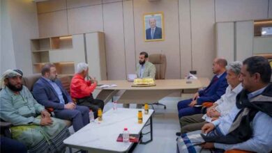 محافظ أبين يناقش مع مستشار قطاع الكهرباء استمرارية الطاقة المشتراة لشركة العليان لتحسين جودة الخدمة