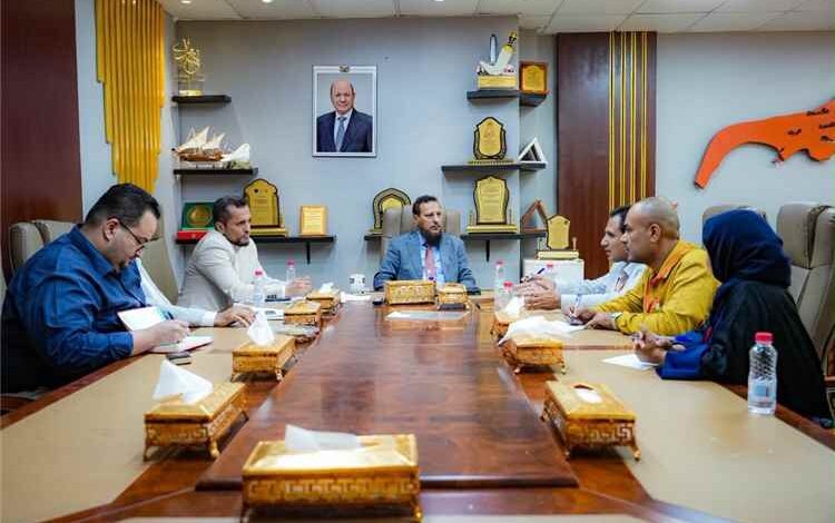 محافظ العاصمة عدن يناقش مع القائم بأعمال المدير التنفيذي للصندوق الاجتماعي للتنمية أوجه التعاون والتنسيق المشترك