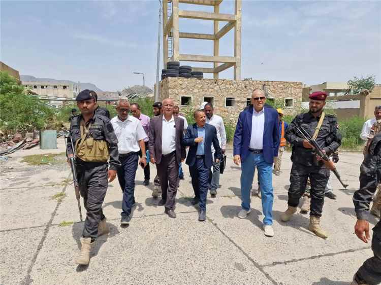 محافظ تعز يتفقد مشروع تأهيل معهد الحصب بتمويل ياباني ويؤكد أهمية دعم التعليم الفني
