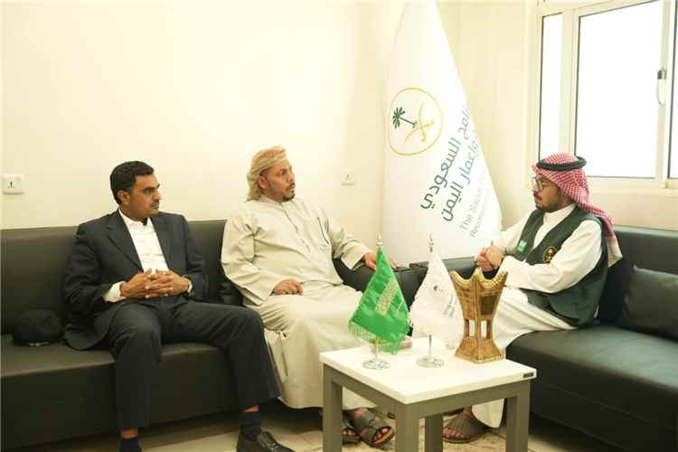 محافظ سقطرى يناقش مع البرنامج السعودي تعزيز التنسيق المشترك في تنفيذ المشاريع النوعية