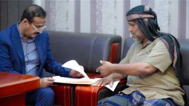 محافظ شبوة يجدد التزامه بمواصلة السلطة العمل على تنمية مديرية عرماء
