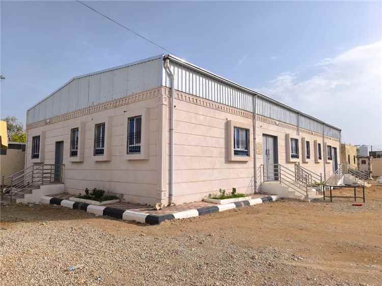 محافظ شبوة يدفع بتطوير خدمات الأحوال المدنية عبر مركز إصدار آلي حديث