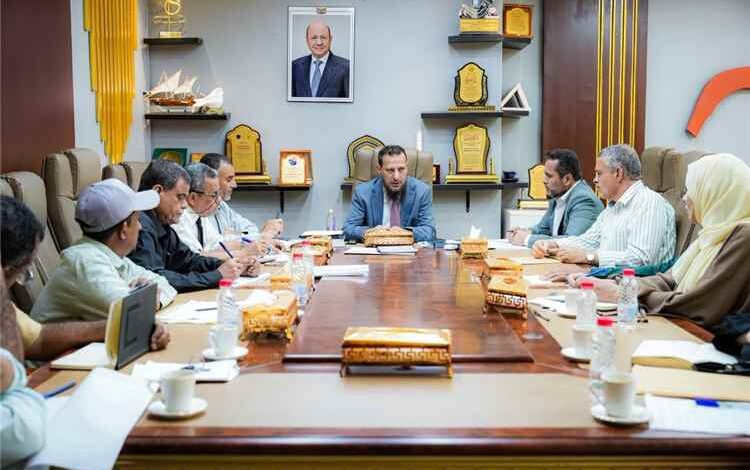 محافظ عدن يطلع على الاستعدادات الجارية للعام الدراسي القادم 2026/ 2027