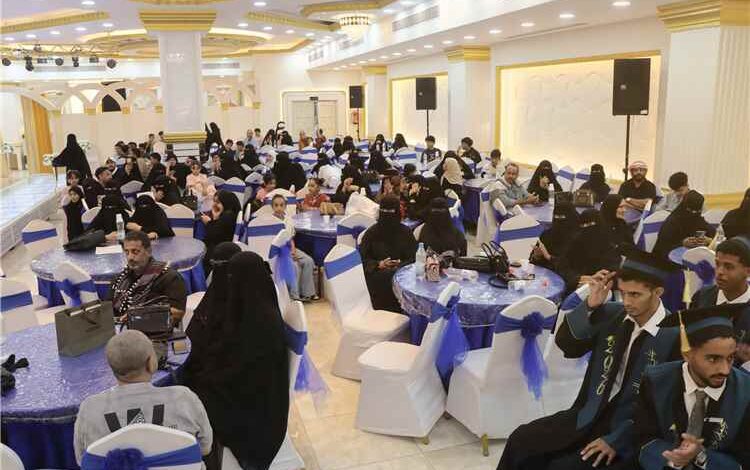 مدارس الإحسان الأهلية ومدارس سواعد المستقبل الحديثة تحتفي بتخريج طلاب الثانوية العامة في حفل متميز بعدن