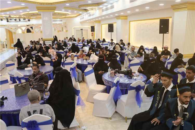 مدارس الإحسان الأهلية ومدارس سواعد المستقبل الحديثة تحتفي بتخريج طلاب الثانوية العامة في حفل متميز بعدن