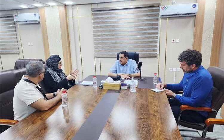 مدير أمن عدن يلتقي بعثة الصليب الأحمر لبحث تعزيز التنسيق الأمني والإنساني