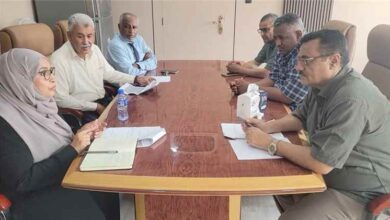 مدير البريقة يناقش تفعيل المشاركة المجتمعية والنظام المسائي بالمراكز الصحية وبناء مستشفى عام بالمديرية