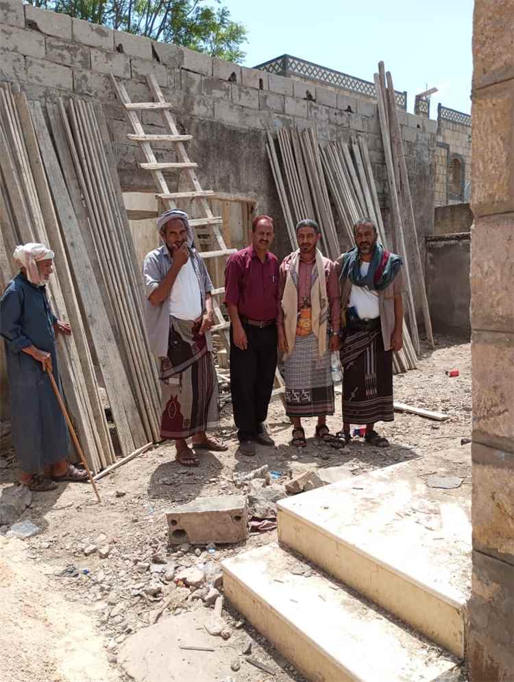 مدير التربية والتعليم بالشمايتين يتفقد أعمال ترميم ثلاثة فصول دراسية بمدرسة الشهيد عبدالعزيز عبدالغني بمنطقة الرجاعية