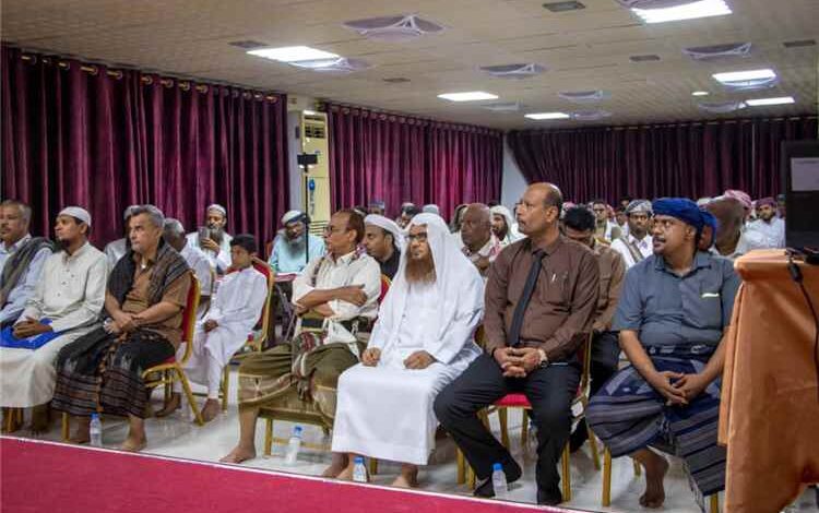 مدير عام المكلا يؤكد دعم السلطة المحلية لبرامج بناء الإنسان خلال تدشين “مخيم الصفوة الصيفي” وزيارته لمركز ابن مسعود