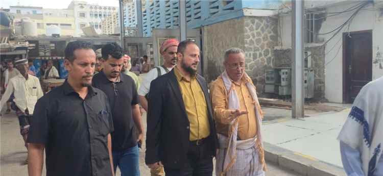 مدير عام المنصورة يتفقد سوق الأسماك ويوجه باستكمال تأهيله ومعالجة الملاحظات الفنية