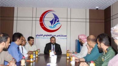 مدير عام المنصورة يشيد بالدور الإنساني لهيئة الخليج وعدن ويؤكد دعم السلطة المحلية لتطوير الخدمات الصحية