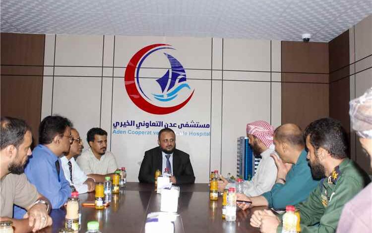 مدير عام المنصورة يشيد بالدور الإنساني لهيئة الخليج وعدن ويؤكد دعم السلطة المحلية لتطوير الخدمات الصحية