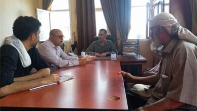 مدير عام تبن ومدير صندوق النظافة بلحج يناقشان آلية تحسين أعمال النظافة في المديرية