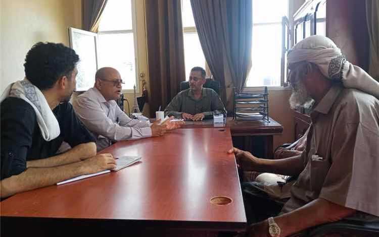 مدير عام تبن ومدير صندوق النظافة بلحج يناقشان آلية تحسين أعمال النظافة في المديرية
