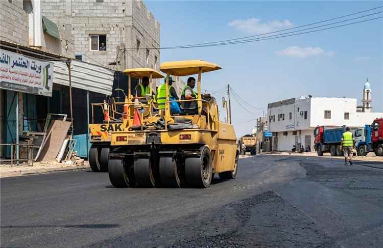 مدير عام خنفر يتواصل مع وزير الأشغال العامة لمعرفة أسباب توقف العمل في مشروع طريق جعار–باتيس